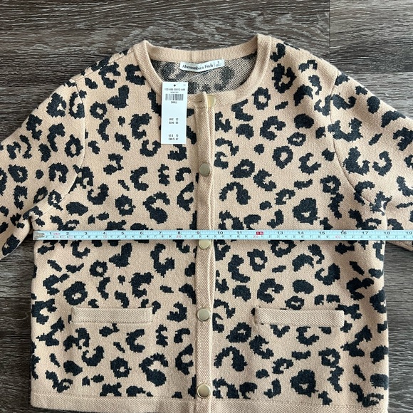 Abercrombie & Fitch leopard luxeloft short sleeve cardigan - Picture 5 of 7